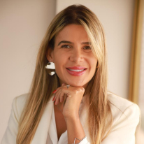 Júlia Camilotti - Outplacement